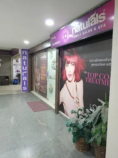 Naturals Unisex Salon