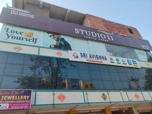 STUDIO11 Family Salon kompally