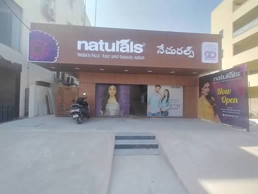 Naturals Salon
