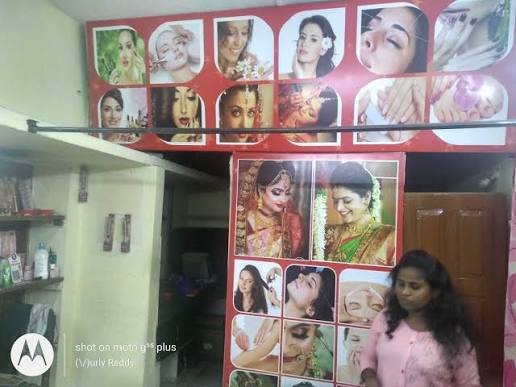 Apple Beauty Parlour & Training Also