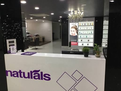 Naturals Salon